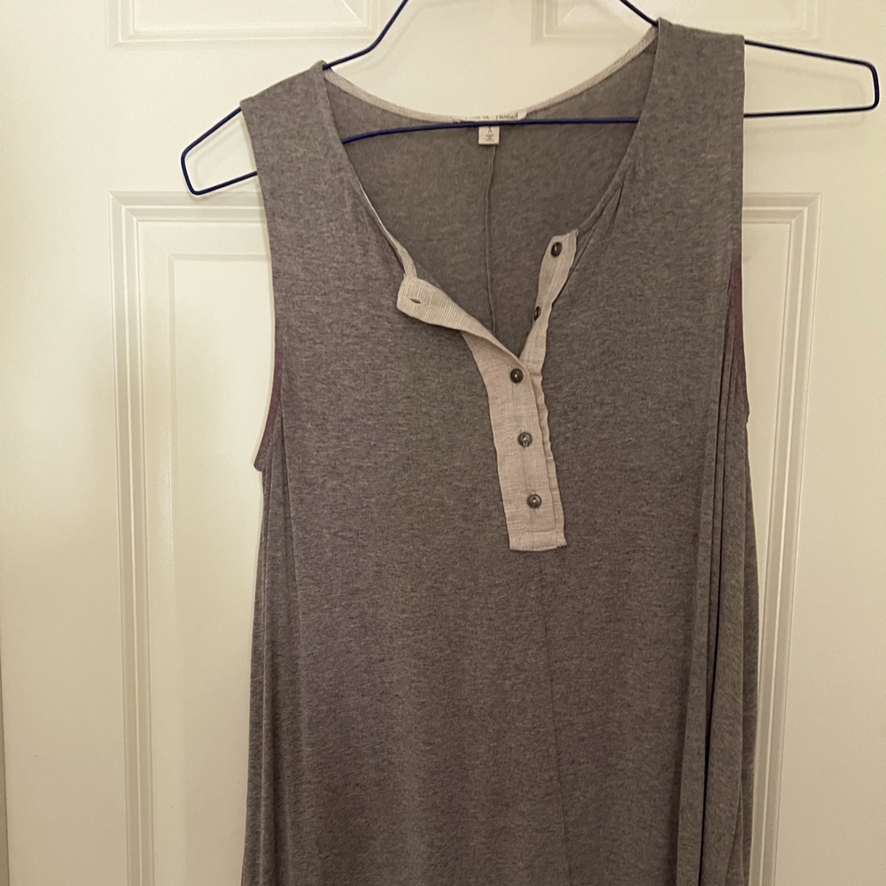 Hem and thread brand size L tank top